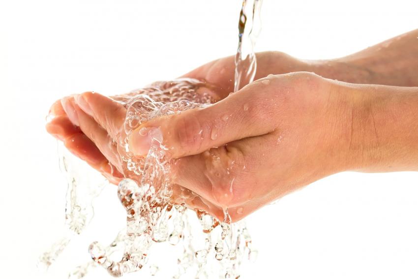 590580-Adotar-o-hábito-de-lavar-as-mãos-é-muito-importante.-Foto-divulgação